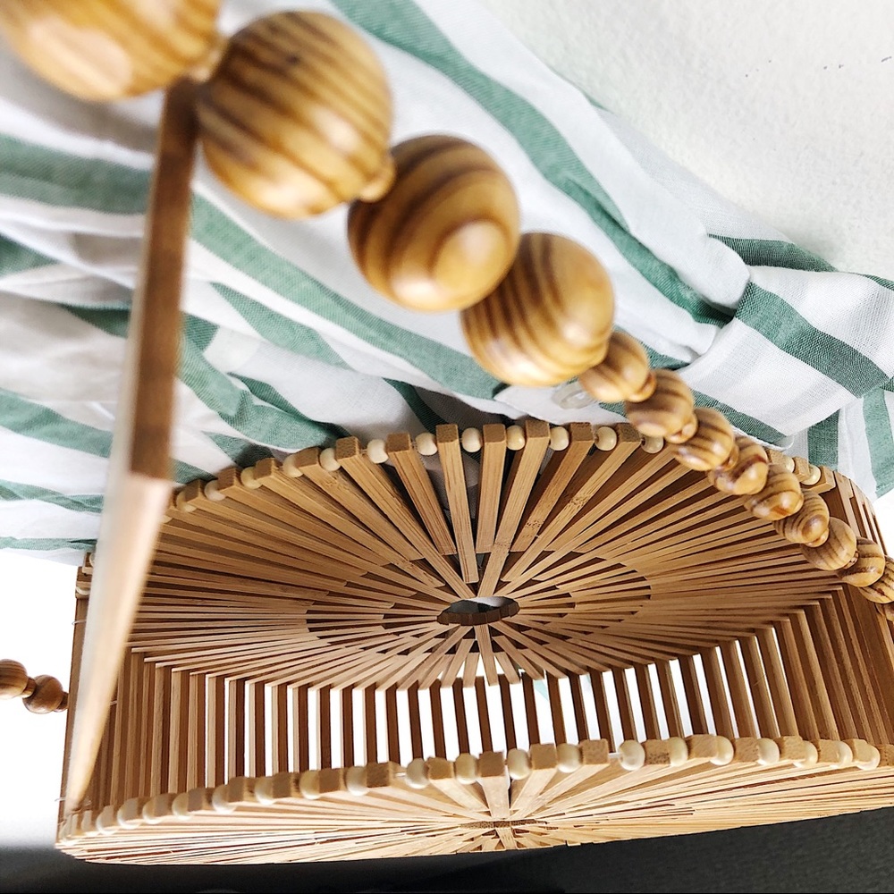 ROUND BAMBOO WOODEN BAG 🌻💛 - Picture 5 of 7